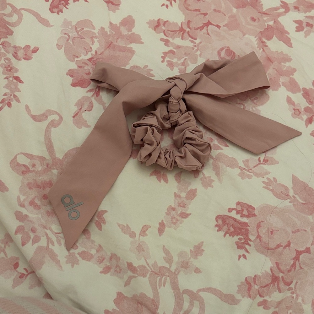 ALO Yoga Pink Hair Scrunchie Set